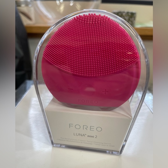 NWT Luna mini face cleaning device available in hot pink or turquoise - Picture 1 of 8